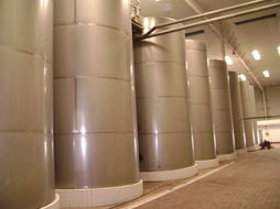 长城葡萄酒厂酿造酒罐模板下载